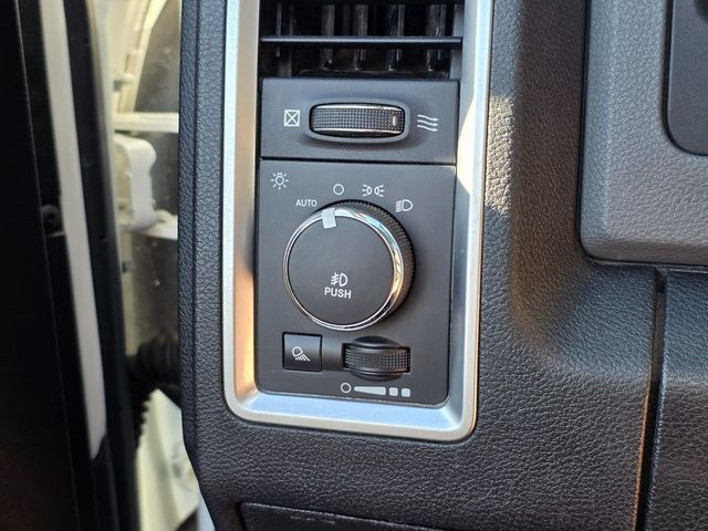 2016 Ram 1500 2WD Quad Cab 140.5" Big Horn - 22951070 - 34