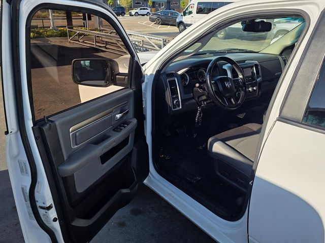 2016 Ram 1500 2WD Quad Cab 140.5" Big Horn - 22951070 - 35