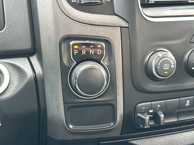 2016 Ram 1500 2WD Quad Cab 140.5" Express - 22967781 - 18