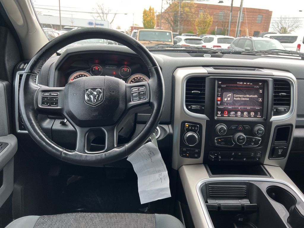 2016 Ram 1500 4WD Crew Cab 140.5" Big Horn - 22665365 - 15