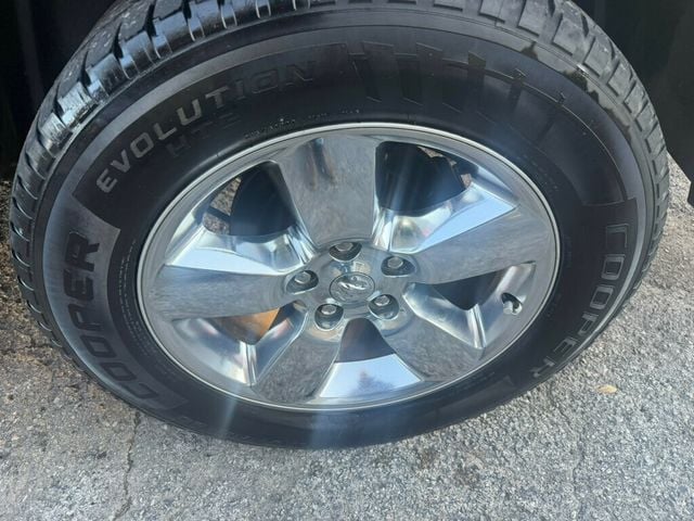 2016 Ram 1500 4WD Crew Cab 140.5" Big Horn - 22967180 - 9