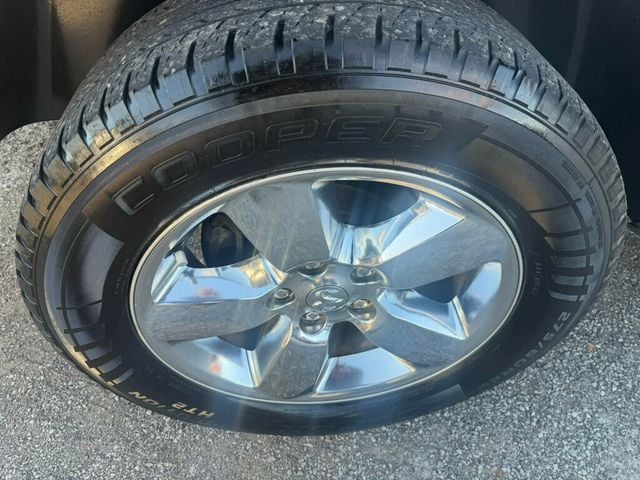 2016 Ram 1500 4WD Crew Cab 140.5" Big Horn - 22967180 - 13