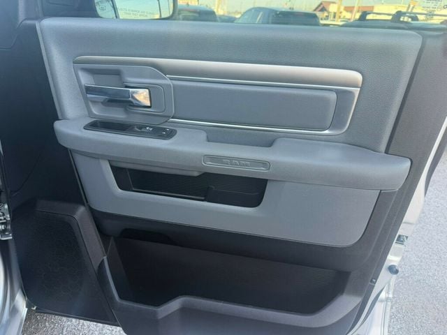 2016 Ram 1500 4WD Crew Cab 140.5" Big Horn - 22967180 - 14