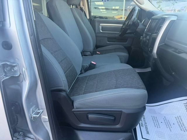 2016 Ram 1500 4WD Crew Cab 140.5" Big Horn - 22967180 - 16