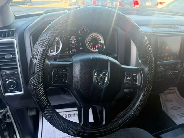 2016 Ram 1500 4WD Crew Cab 140.5" Big Horn - 22967180 - 19