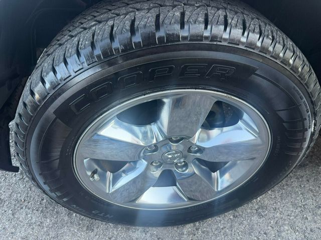 2016 Ram 1500 4WD Crew Cab 140.5" Big Horn - 22967180 - 7