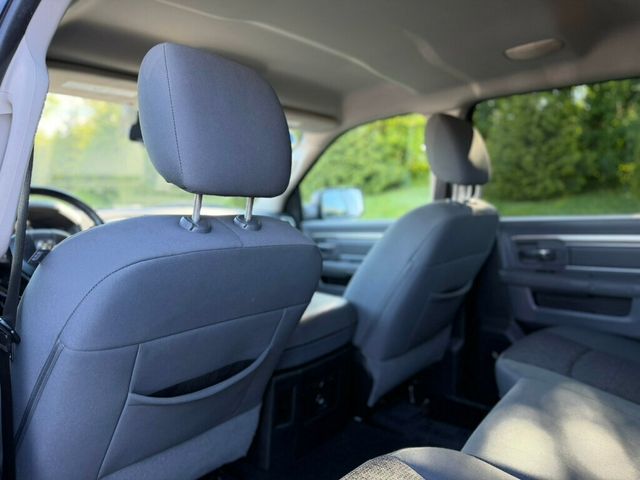 2016 Ram 1500 4WD Crew Cab 140.5" Big Horn - 23008568 - 14