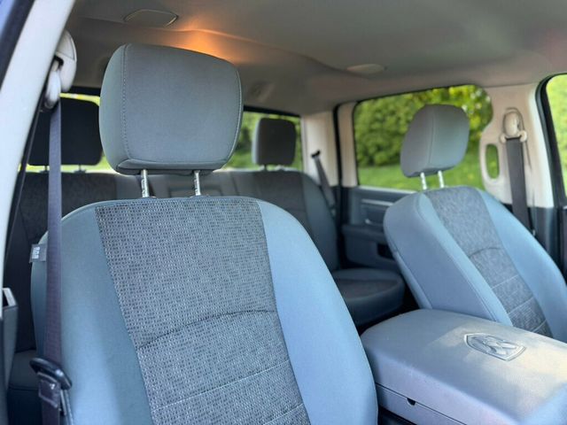 2016 Ram 1500 4WD Crew Cab 140.5" Big Horn - 23008568 - 22
