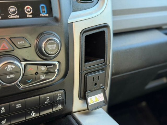 2016 Ram 1500 4WD Crew Cab 140.5" Big Horn - 23008568 - 34
