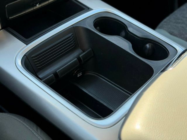 2016 Ram 1500 4WD Crew Cab 140.5" Big Horn - 23008568 - 35