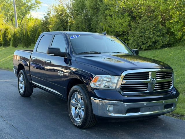 2016 Ram 1500 4WD Crew Cab 140.5" Big Horn - 23008568 - 8