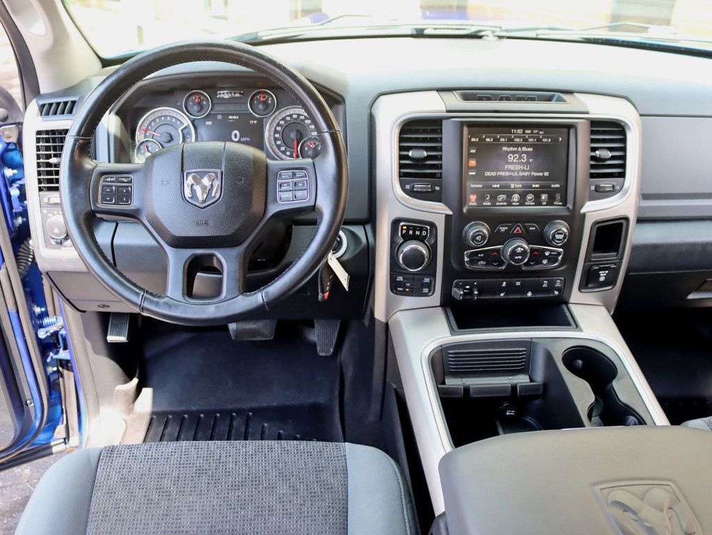 2016 Ram 1500 4WD Crew Cab 140.5" Big Horn - 23062087 - 11