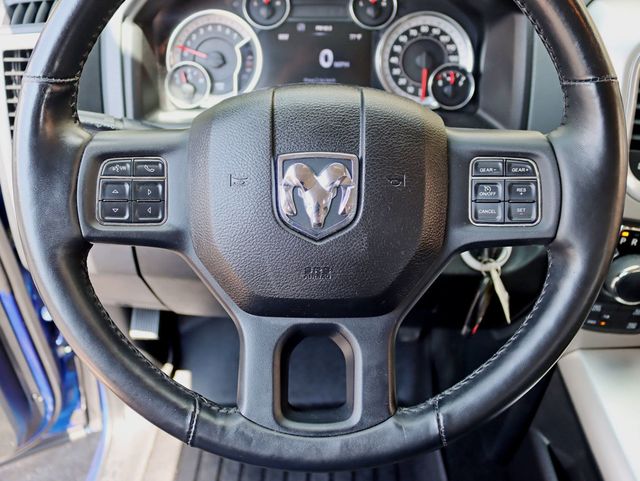 2016 Ram 1500 4WD Crew Cab 140.5" Big Horn - 23062087 - 12