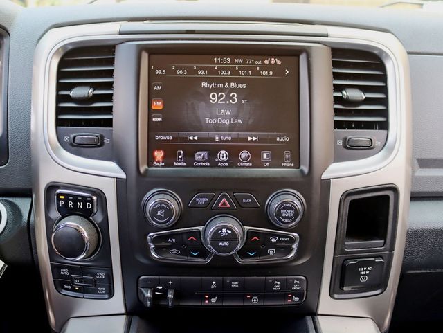 2016 Ram 1500 4WD Crew Cab 140.5" Big Horn - 23062087 - 13