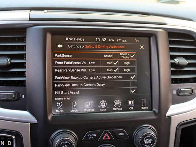 2016 Ram 1500 4WD Crew Cab 140.5" Big Horn - 23062087 - 18