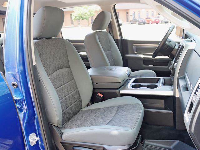 2016 Ram 1500 4WD Crew Cab 140.5" Big Horn - 23062087 - 22