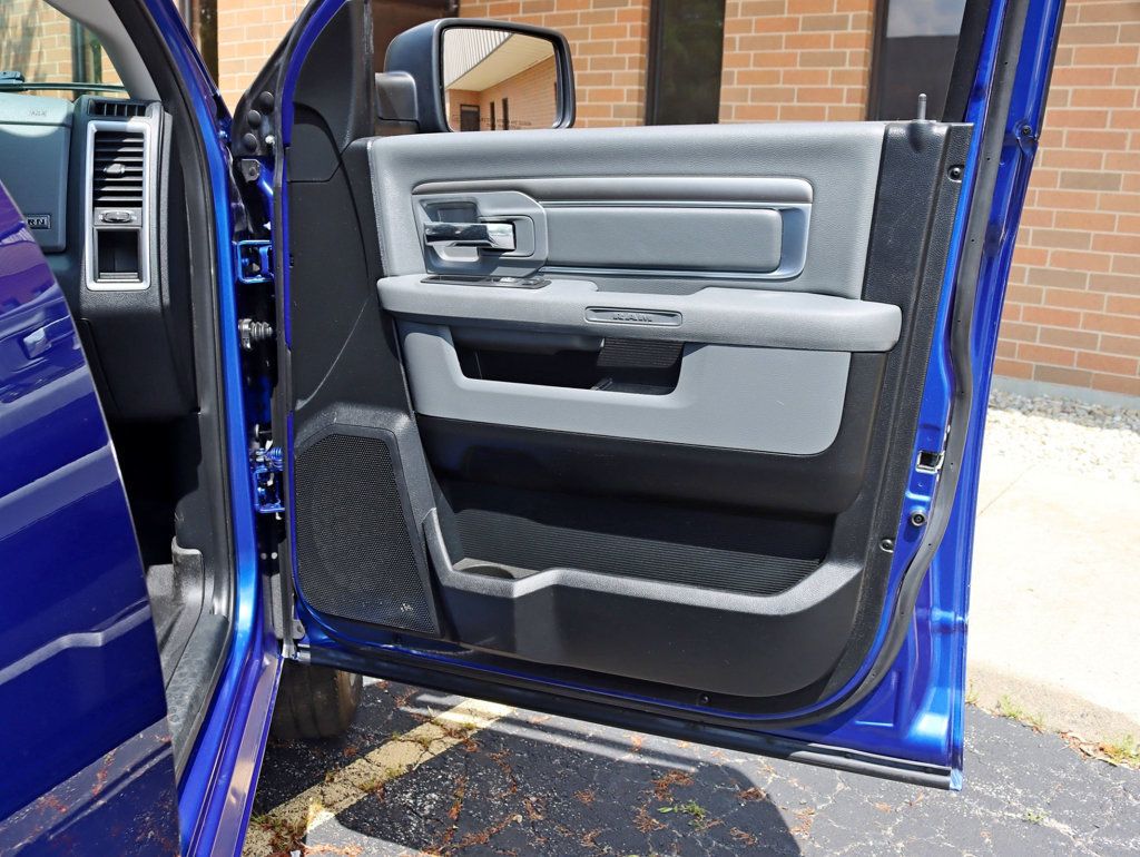 2016 Ram 1500 4WD Crew Cab 140.5" Big Horn - 23062087 - 26