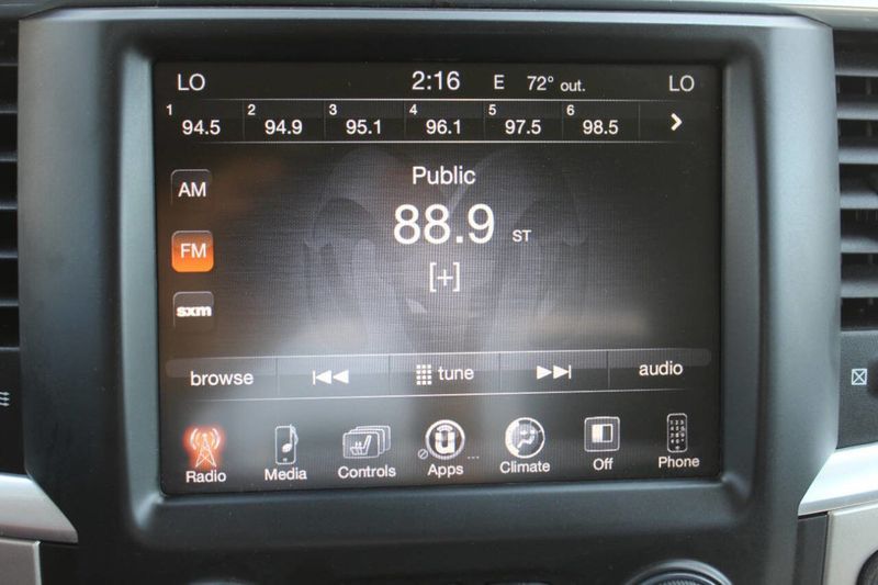 2016 Ram 1500 4WD Crew Cab 140.5" Big Horn - 22879043 - 16