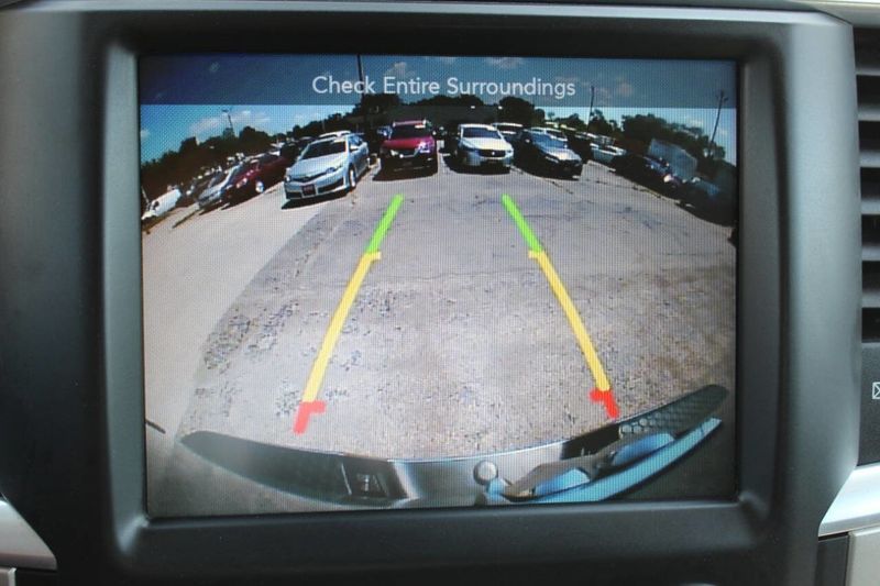 2016 Ram 1500 4WD Crew Cab 140.5" Big Horn - 22879043 - 17