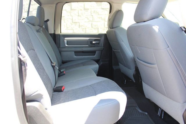 2016 Ram 1500 4WD Crew Cab 140.5" Big Horn - 22879043 - 21