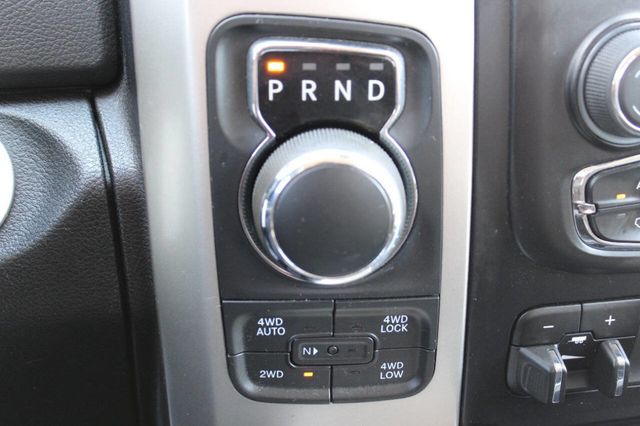 2016 Ram 1500 4WD Crew Cab 140.5" Big Horn - 22879043 - 22