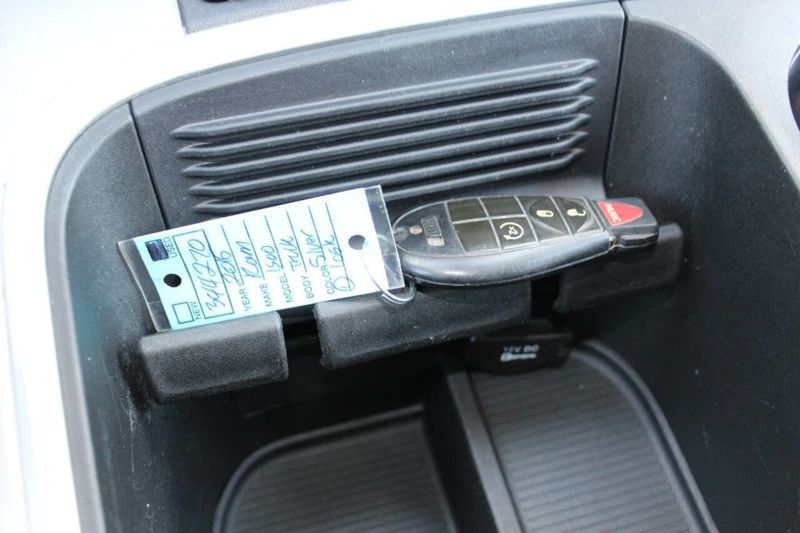 2016 Ram 1500 4WD Crew Cab 140.5" Big Horn - 22879043 - 24