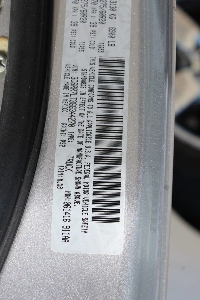 2016 Ram 1500 4WD Crew Cab 140.5" Big Horn - 22879043 - 25