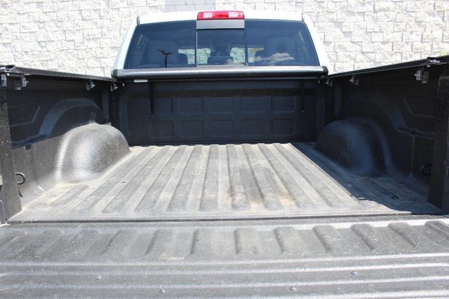 2016 Ram 1500 4WD Crew Cab 140.5" Big Horn - 22879043 - 4