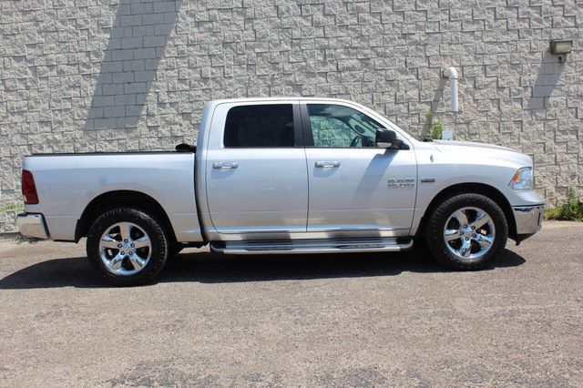 2016 Ram 1500 4WD Crew Cab 140.5" Big Horn - 22879043 - 6