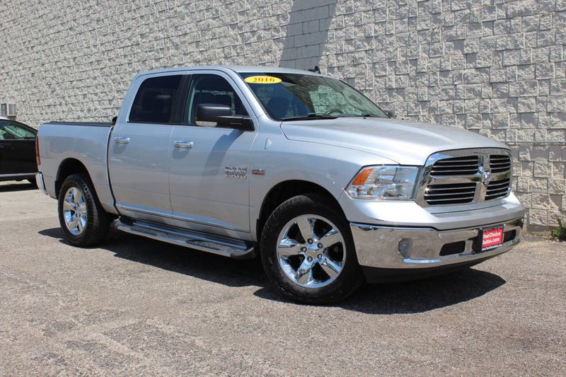 2016 Ram 1500 4WD Crew Cab 140.5" Big Horn - 22879043 - 7
