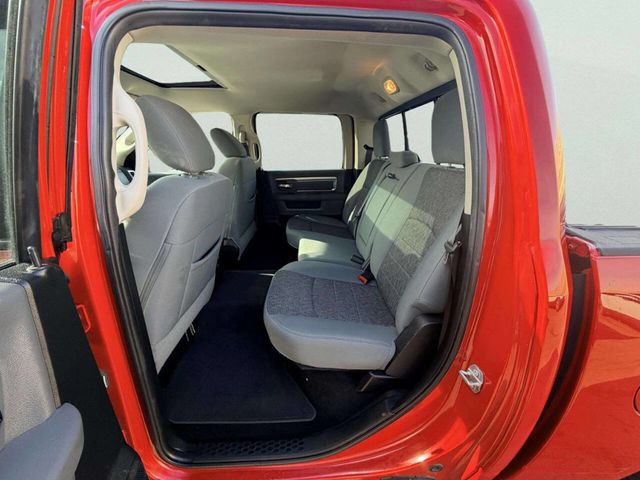 2016 Ram 1500 4WD Crew Cab 140.5" Big Horn - 23015718 - 14