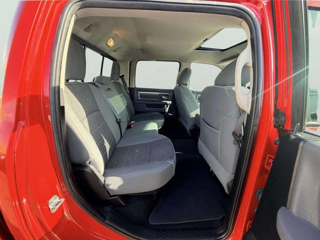 2016 Ram 1500 4WD Crew Cab 140.5" Big Horn - 23015718 - 16