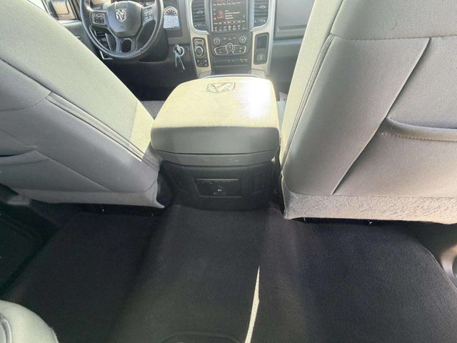 2016 Ram 1500 4WD Crew Cab 140.5" Big Horn - 23015718 - 17