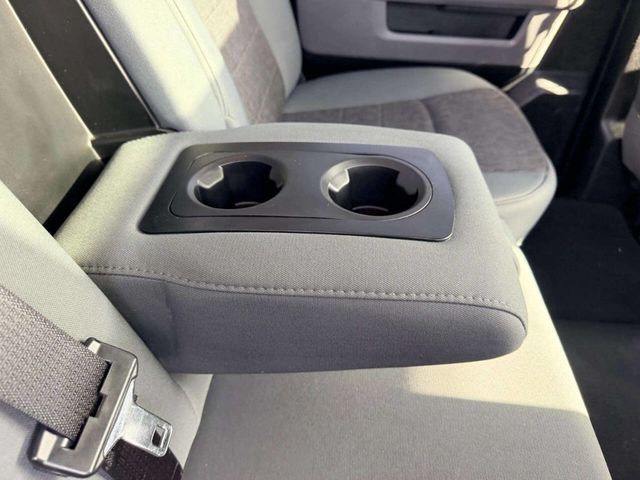 2016 Ram 1500 4WD Crew Cab 140.5" Big Horn - 23015718 - 19