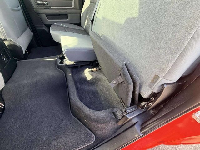 2016 Ram 1500 4WD Crew Cab 140.5" Big Horn - 23015718 - 21