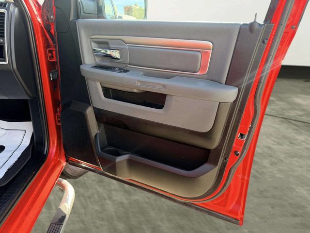 2016 Ram 1500 4WD Crew Cab 140.5" Big Horn - 23015718 - 22