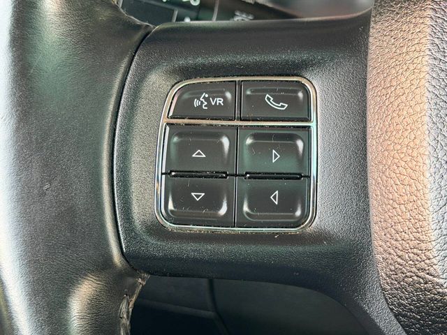 2016 Ram 1500 4WD Crew Cab 140.5" Big Horn - 23015718 - 31