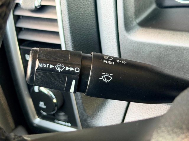 2016 Ram 1500 4WD Crew Cab 140.5" Big Horn - 23015718 - 32