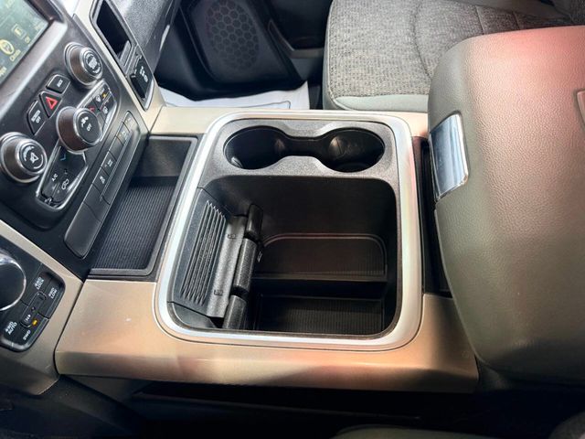 2016 Ram 1500 4WD Crew Cab 140.5" Big Horn - 23015718 - 44