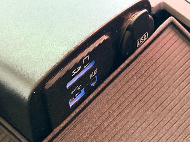 2016 Ram 1500 4WD Crew Cab 140.5" Big Horn - 23015718 - 47