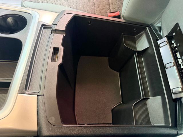 2016 Ram 1500 4WD Crew Cab 140.5" Big Horn - 23015718 - 48