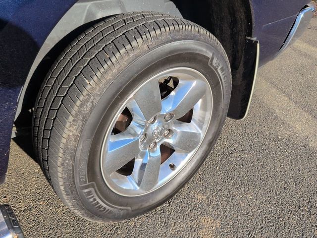 2016 Ram 1500 4WD Crew Cab 140.5" Big Horn - 23082076 - 11