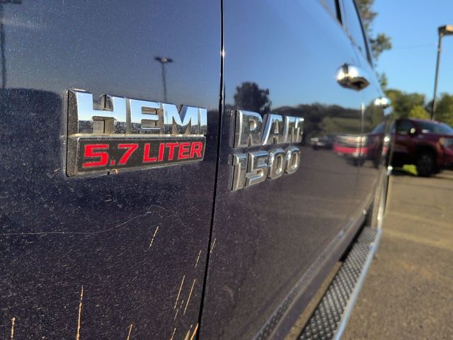 2016 Ram 1500 4WD Crew Cab 140.5" Big Horn - 23082076 - 13