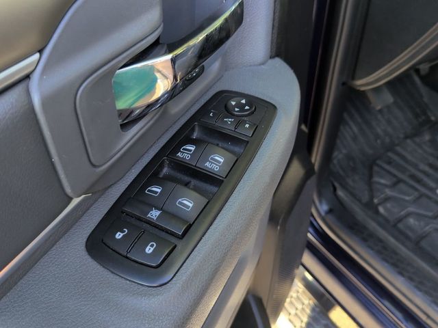 2016 Ram 1500 4WD Crew Cab 140.5" Big Horn - 23082076 - 15