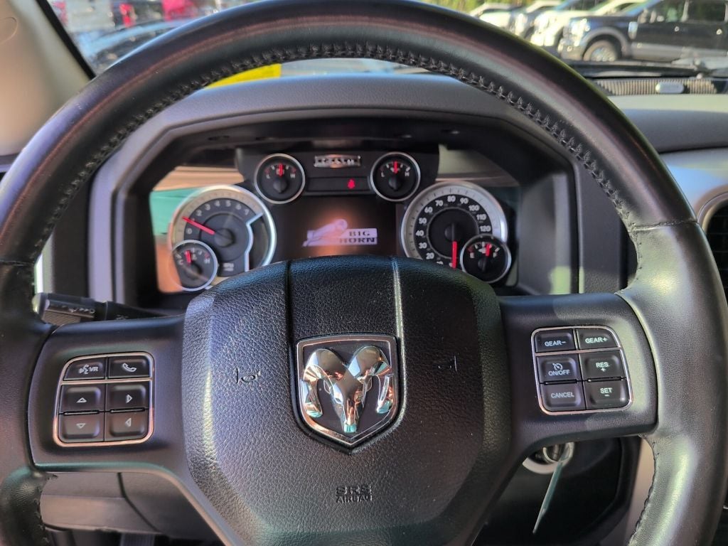 2016 Ram 1500 4WD Crew Cab 140.5" Big Horn - 23082076 - 17