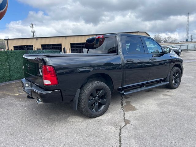 2016 Ram 1500 4WD Crew Cab 140.5" Express - 22991683 - 3