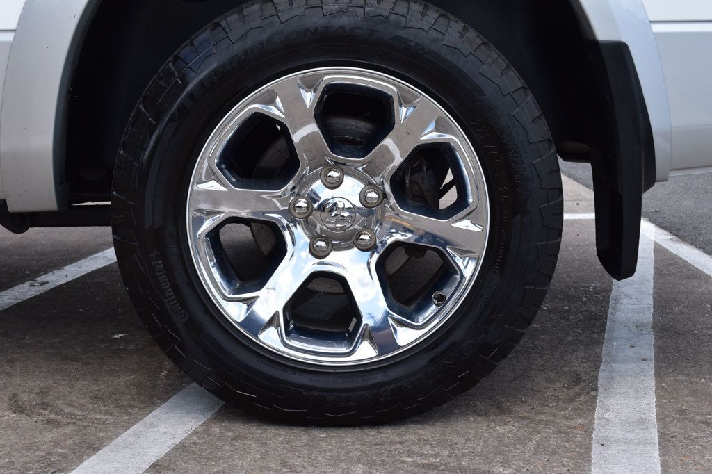 2016 Ram 1500 4WD Crew Cab 140.5" Laramie - 22839310 - 10