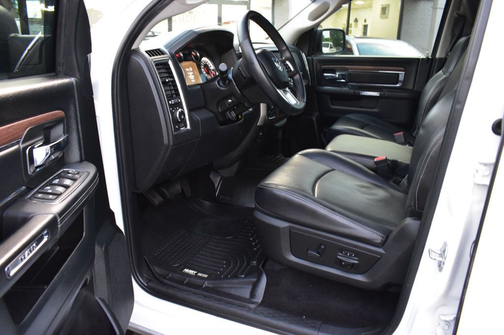 2016 Ram 1500 4WD Crew Cab 140.5" Laramie - 22839310 - 17