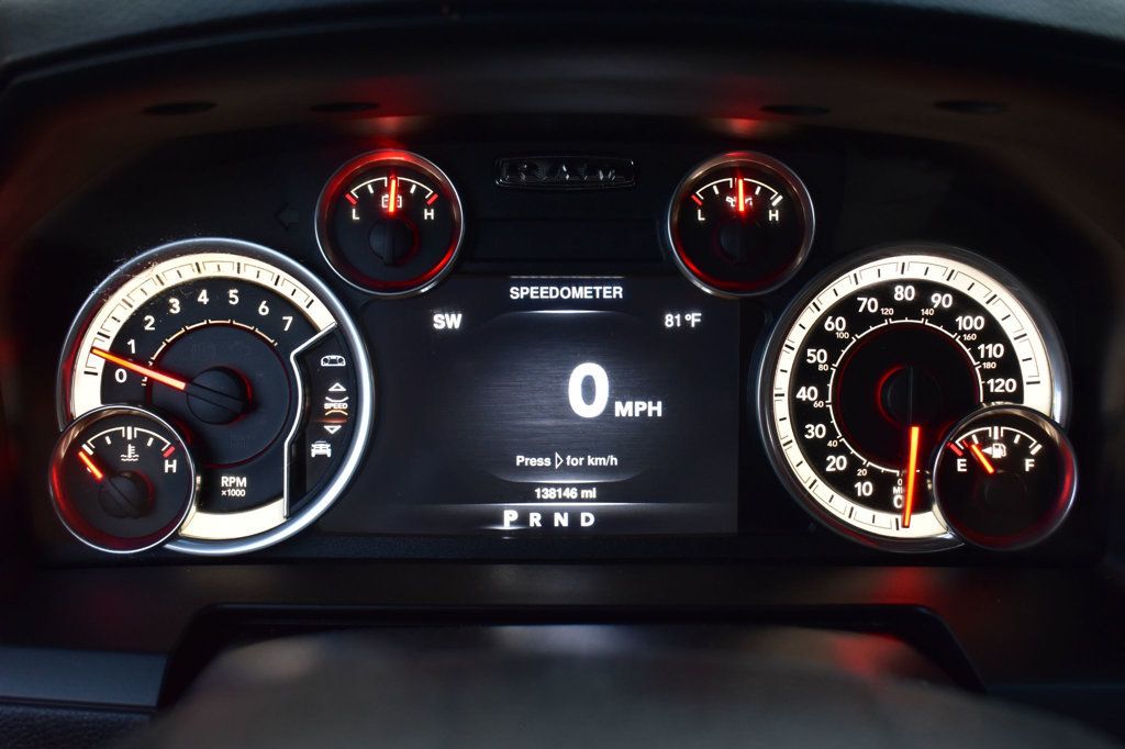 2016 Ram 1500 4WD Crew Cab 140.5" Laramie - 22839310 - 28