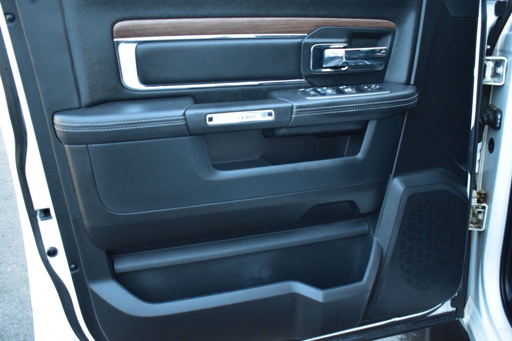2016 Ram 1500 4WD Crew Cab 140.5" Laramie - 22839310 - 57